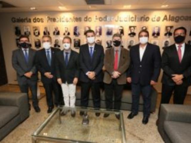 Anoreg/AL – Rainey Marinho se reúne com chefe do Poder Judiciário de Alagoas