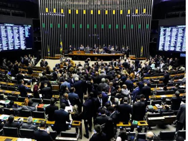 Câmara dos Deputados - Comissão aprova carteira profissional de notários e escreventes