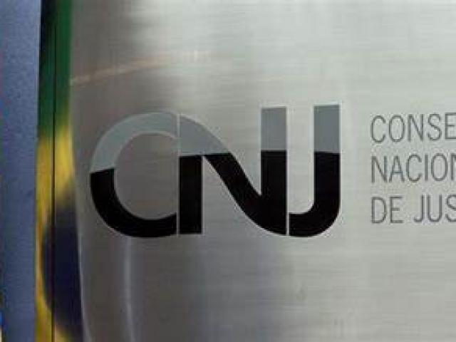 uma explanação didática sobre os contratos empresariais, desde uma apresentação da teoria geral dos contratos até o estudo das várias espécies contratuais mais utilizadas na vida empresaria